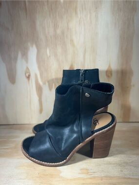 UGG Valencia Black  Leather Peep-Toe Heeled Ankle Boot Women’s Size 6